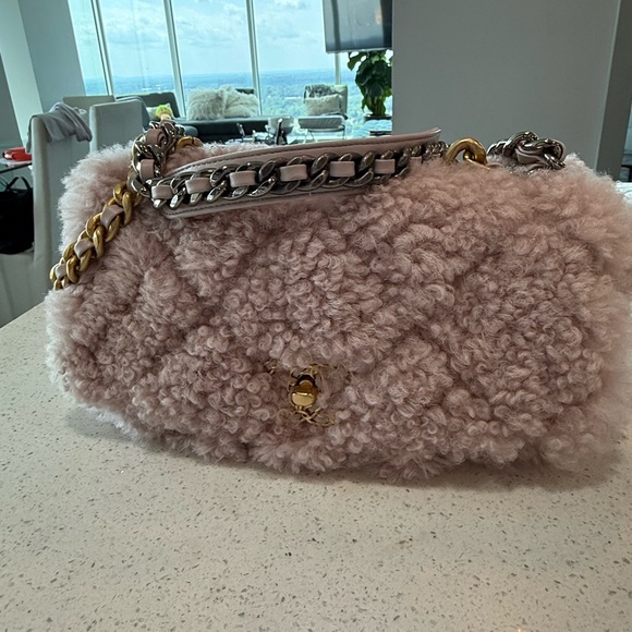 Chanel 19 Shearling Sheepskin light pink - Picture 2 of 11